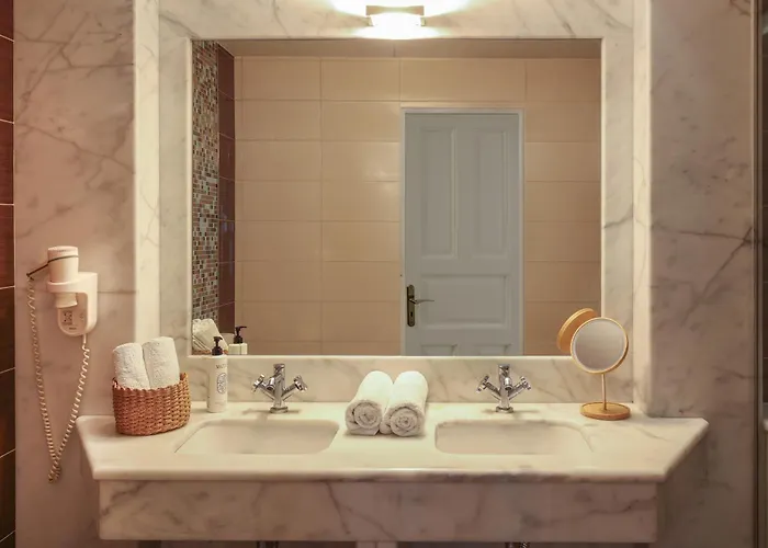 アパートホテル アミティ スイーツ 大人専用 4*